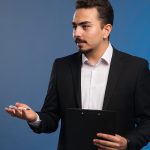 SE PRESENTER EN 10 MIN